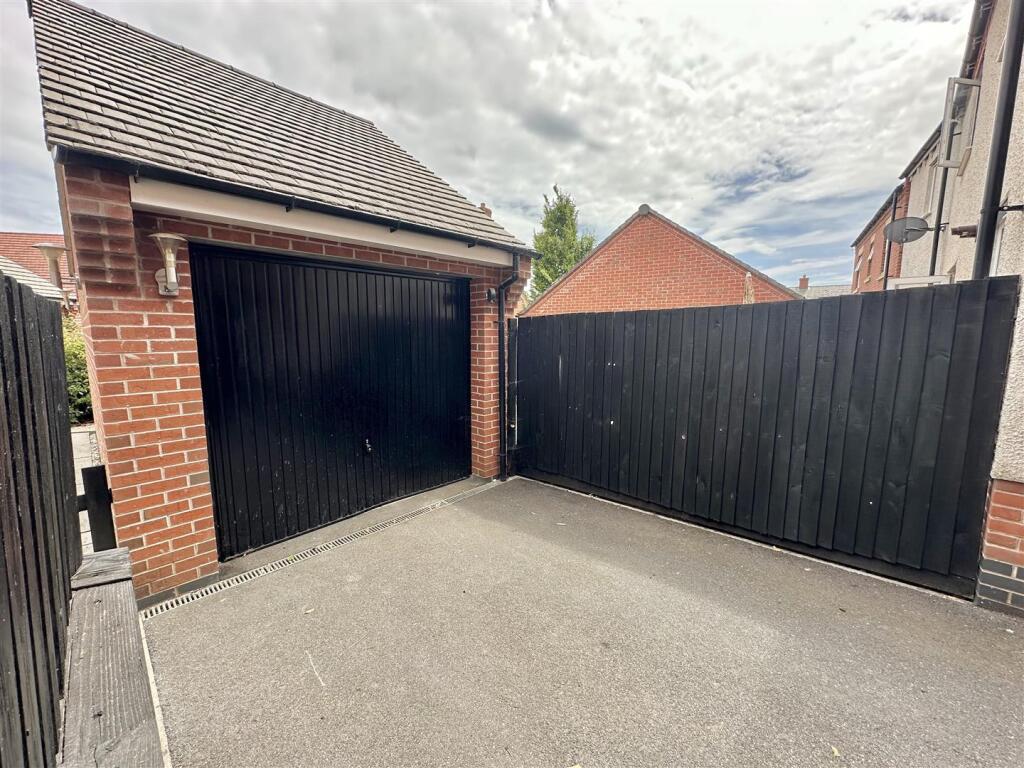 GARAGE