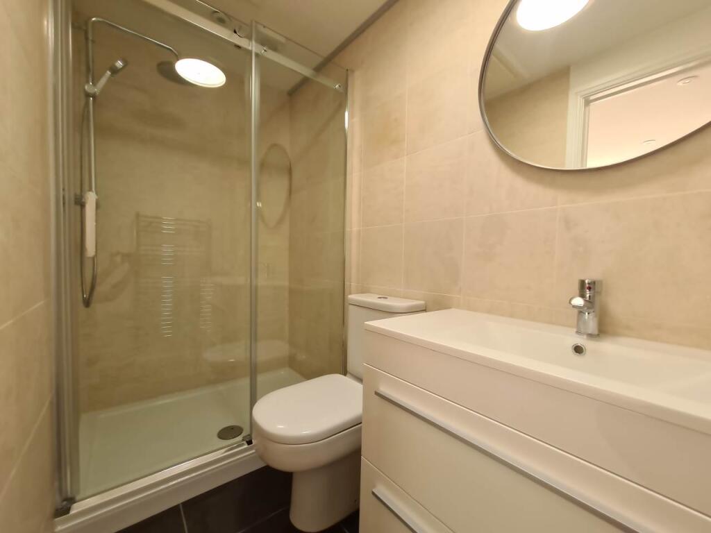 Bathroom image 19