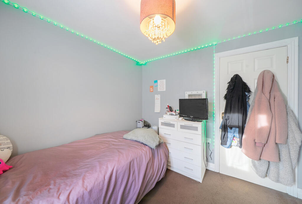 1386025-6-692f16d...