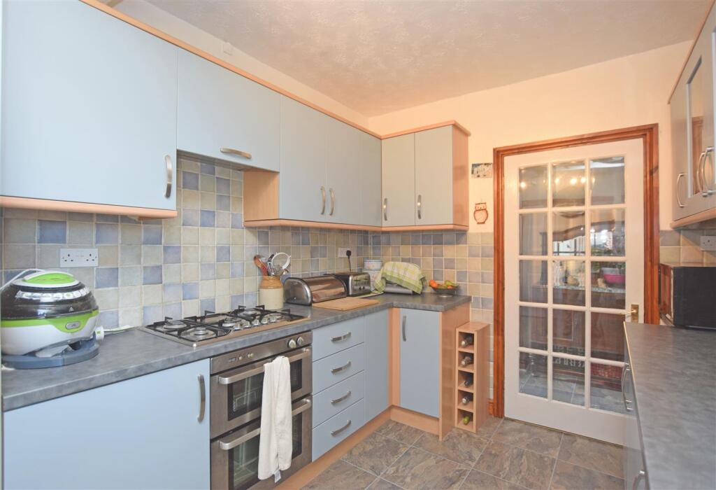 Kitchen.JPG