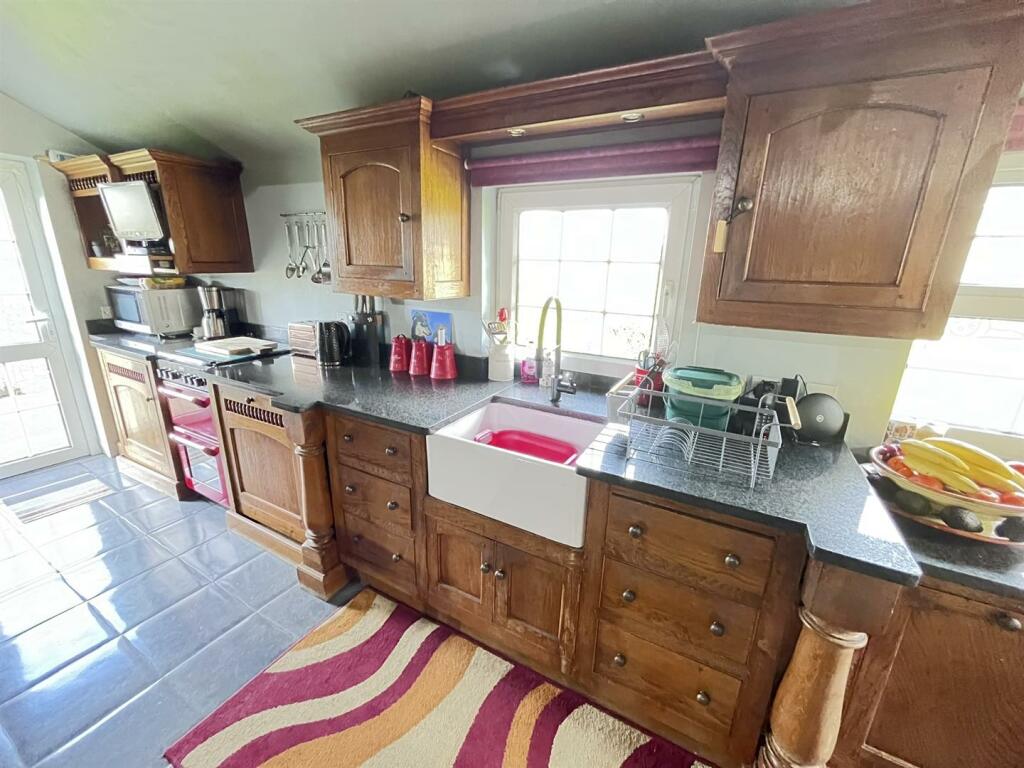 kitchen 2.JPEG