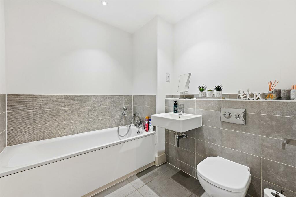 OC - 4 Longman House - Bathroom1-1.jpg