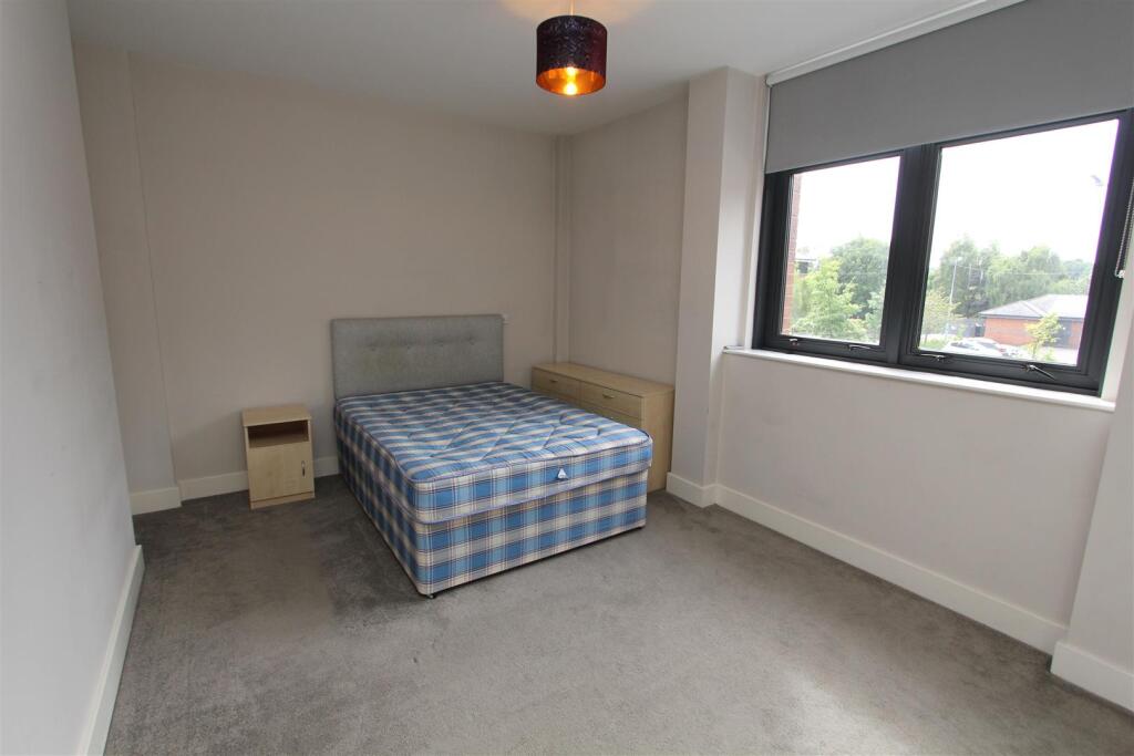 Bed1.JPG