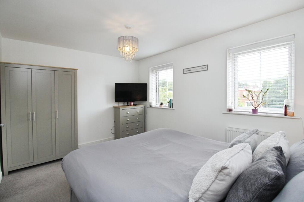 pbox-bedroom-332432.JPG