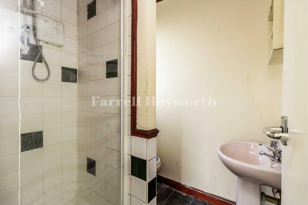 Flat 4 Shower room