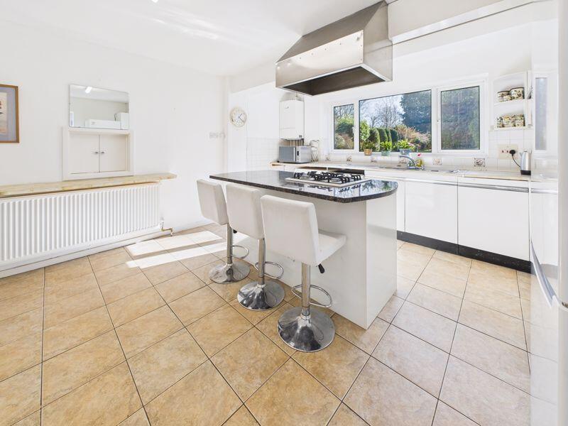 KITCHEN/BREAKFAST ROOM