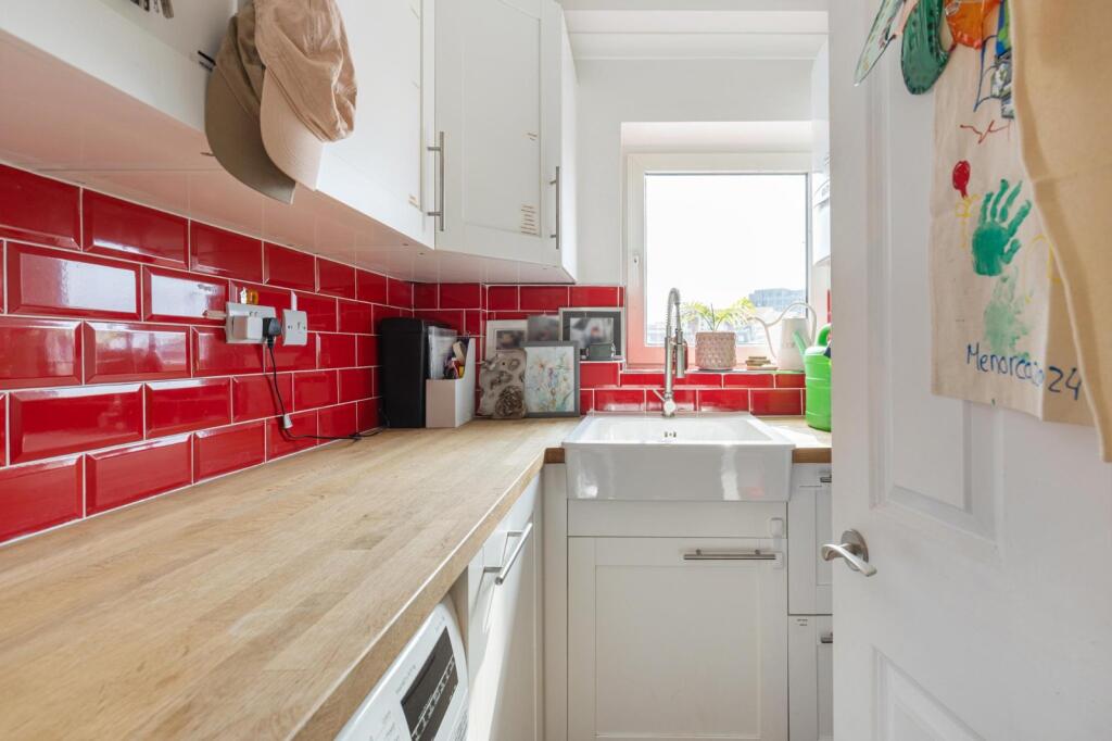 property in Barnard Road, 
Battersea, SW11