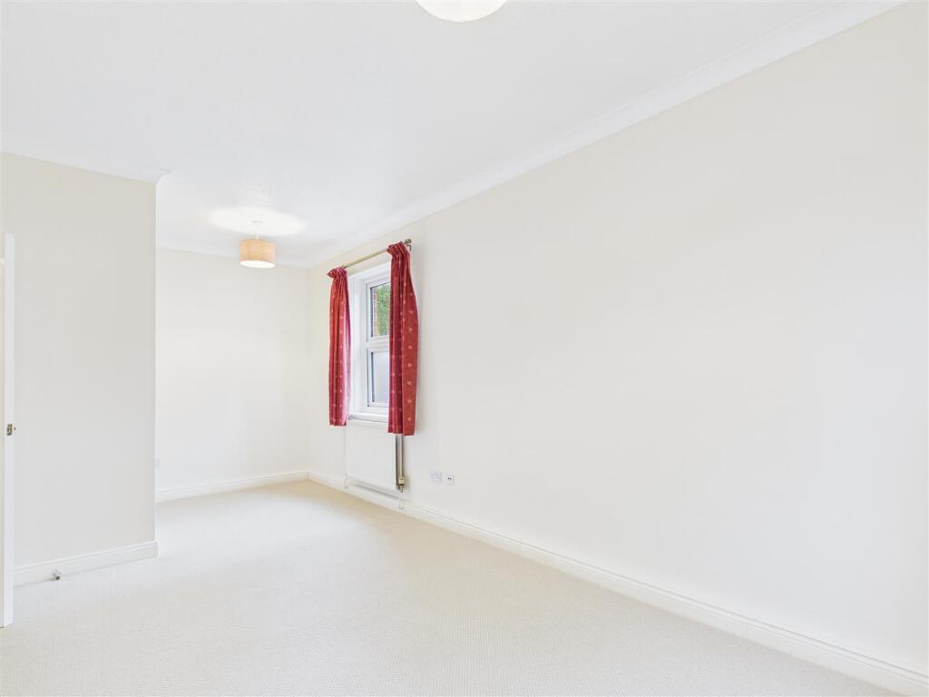 2-bed-apartment-eldorado-road (3).jpg