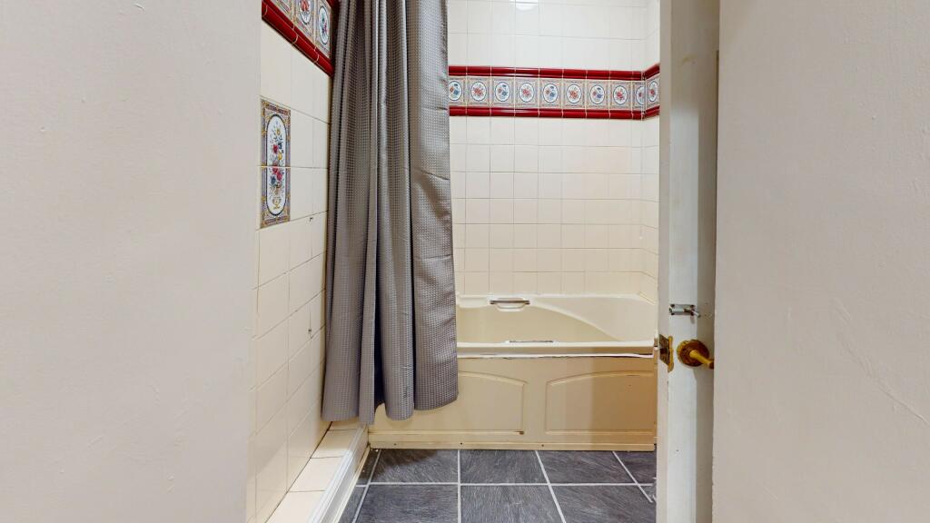 aNjZEyQLgQb-Bathroom