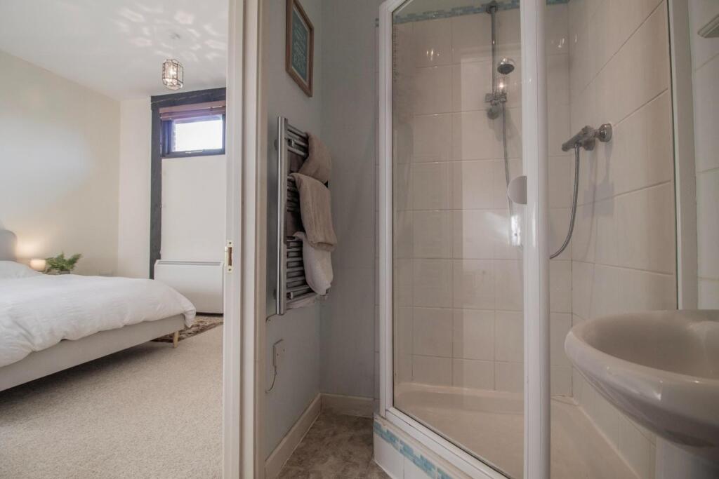 2 Dovedon Mews, Whepstead [Ensuite Shower Room] 01