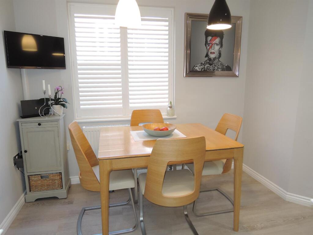 Dining Area (2).JPG