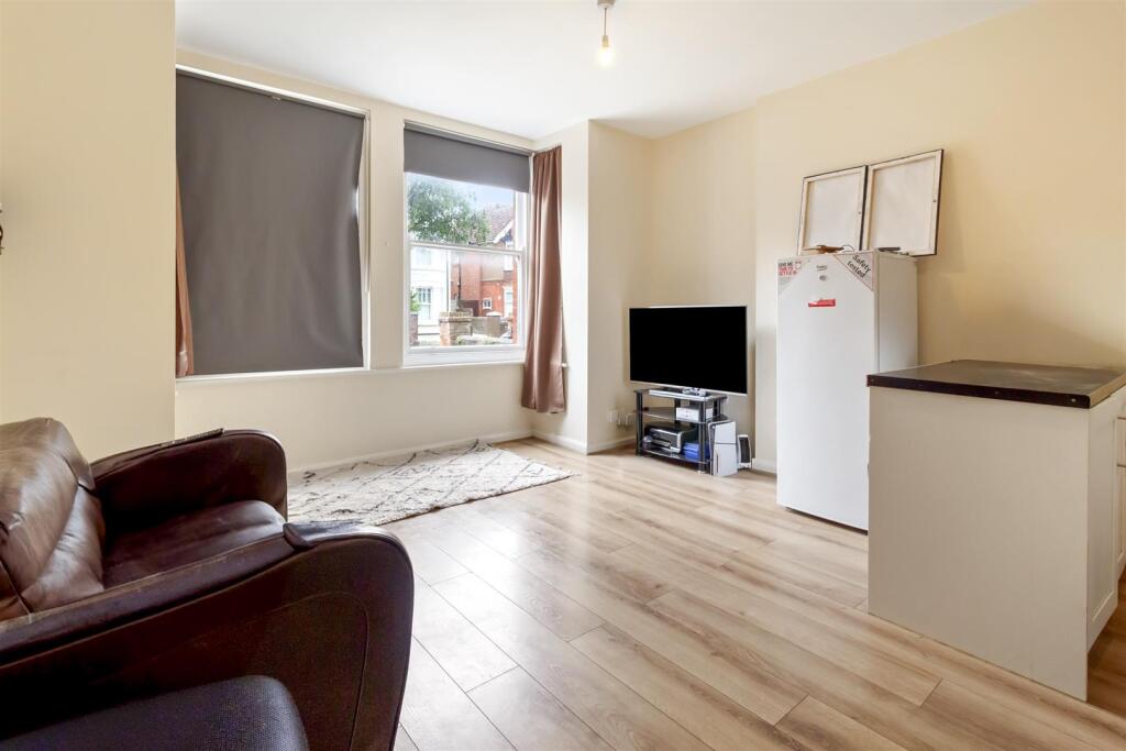 FLAT 1 10 COWPER ROAD-001(1).JPG