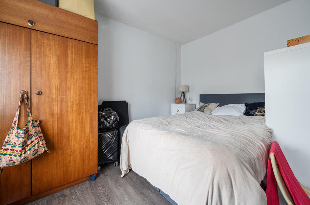 1372340-11-690cd6...