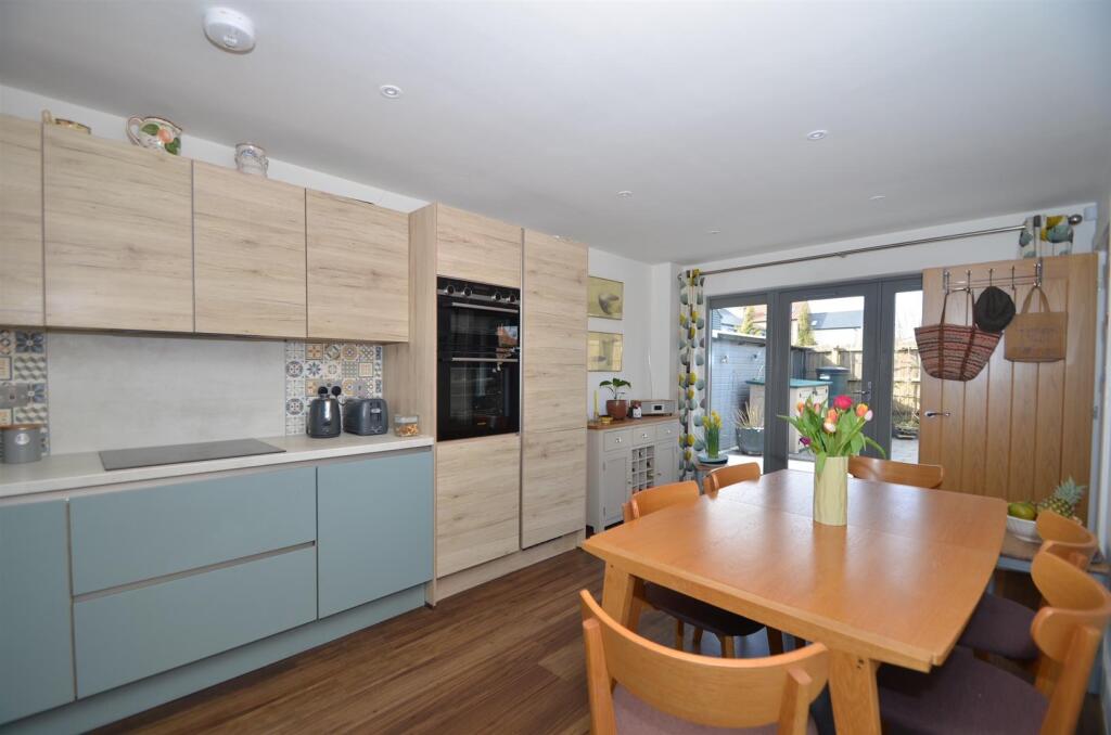 Kitchen2.jpg