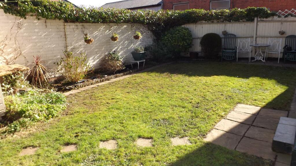 SHARED REAR GARDEN