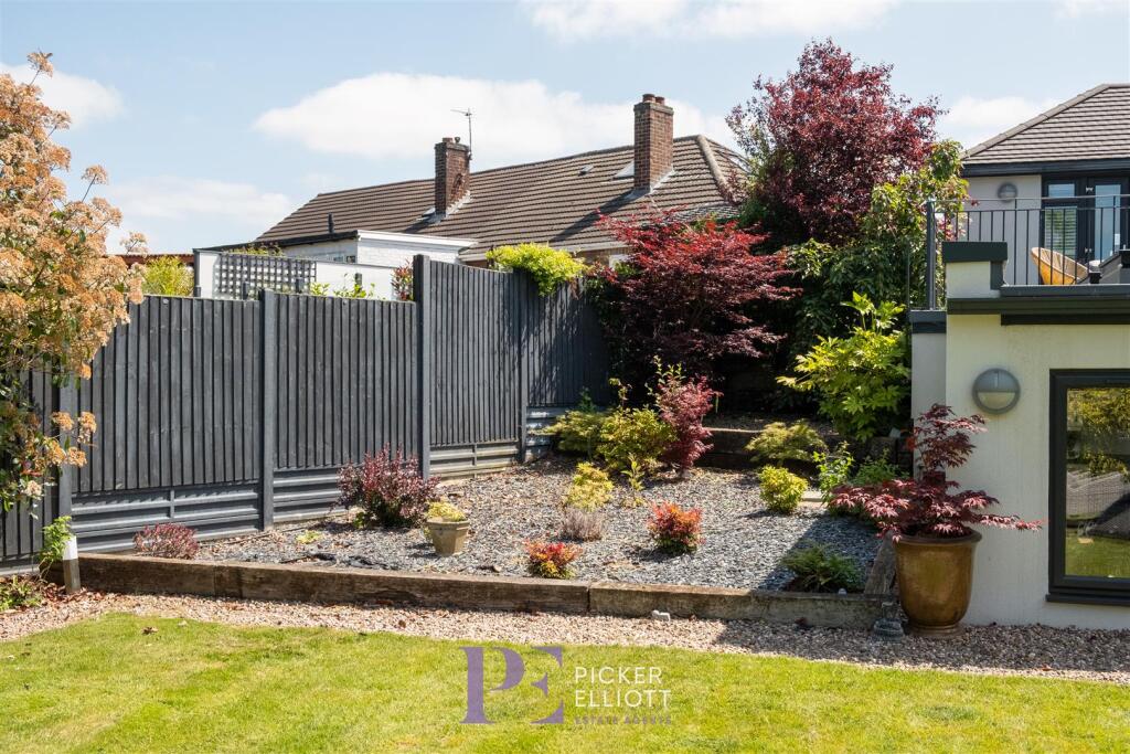 Large Landscaped Rear Garden