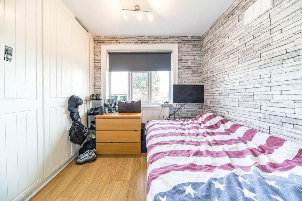 8 Albany Ave bedroom 3.jpg