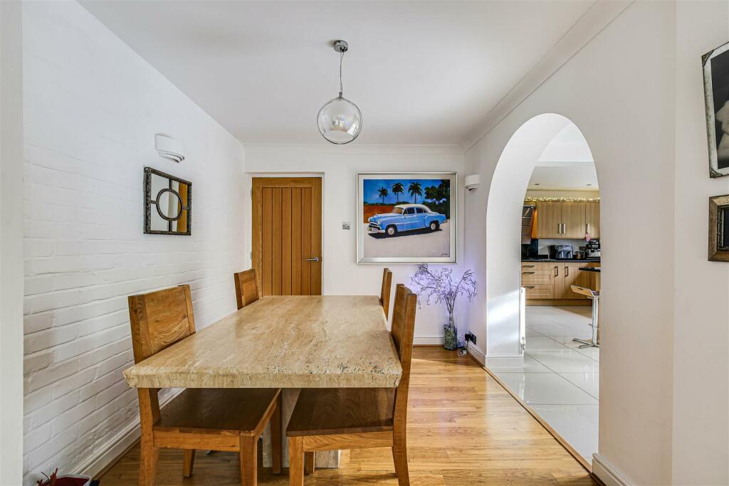 Dining Room.jpg