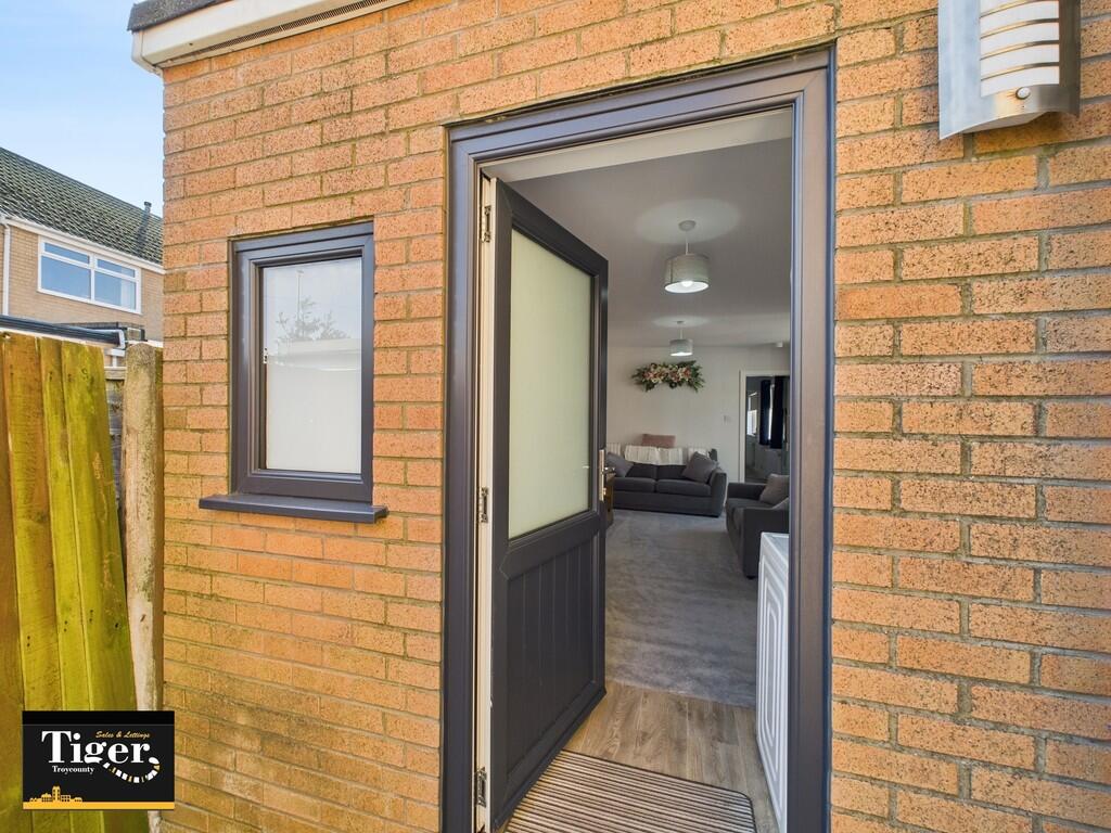 CAM02176G0-PR0523...