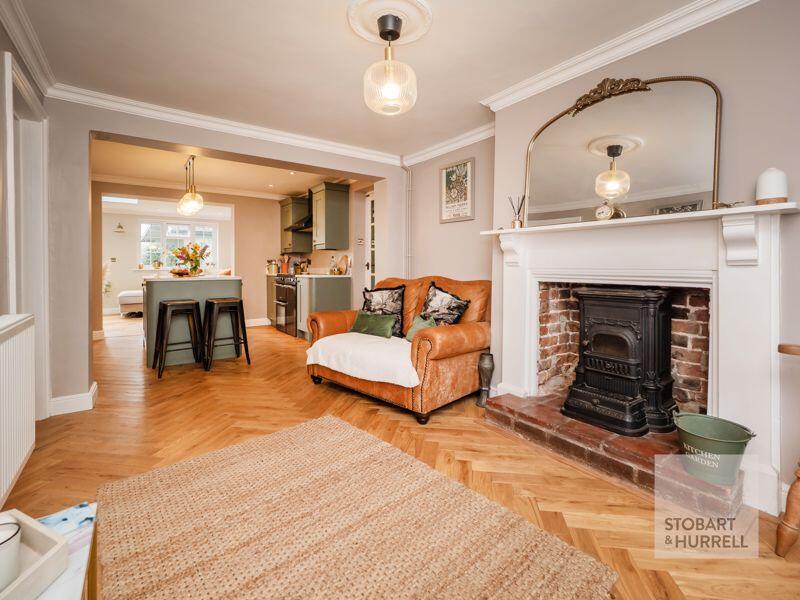 Breakfast Room to Kitchen 