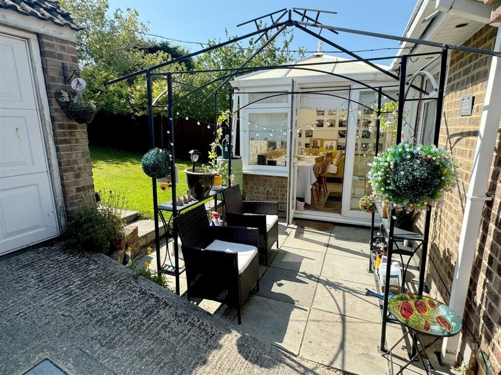 Grd patio area 1.JPG
