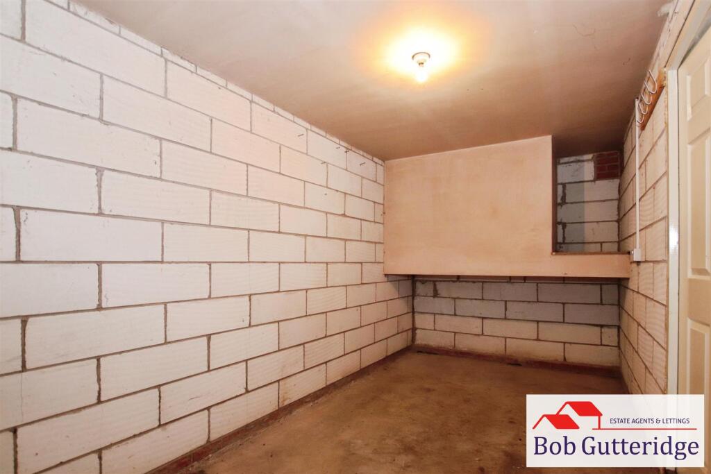 INTEGRAL SINGLE GARAGE