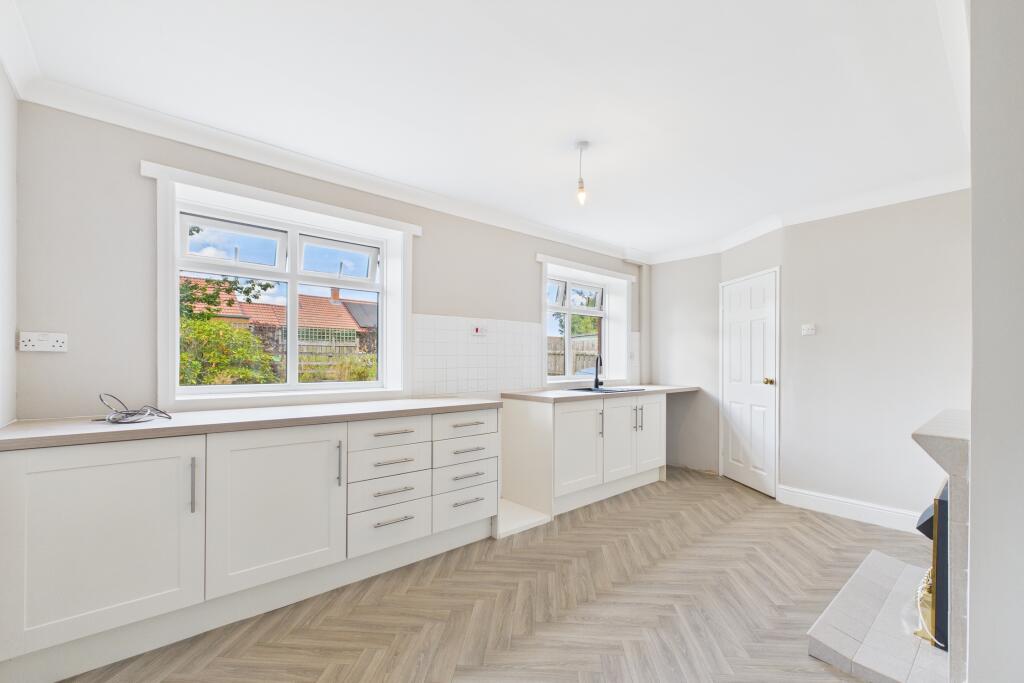 CAM04201G0-PR0107-STILL006