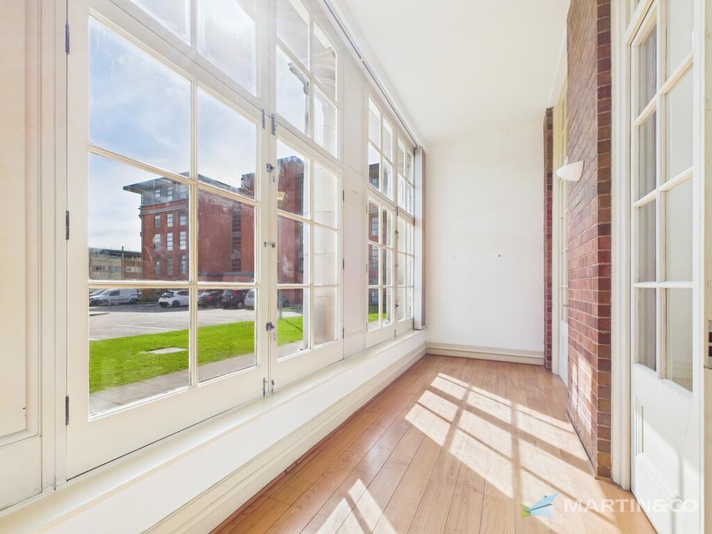 CAM02318G0-PR0428...