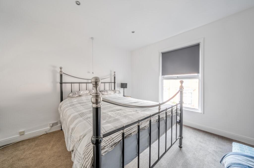 1360885-19-68dbe03de2258