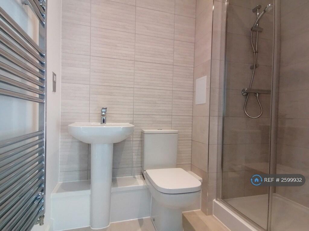 En Suite To Master Bedroom