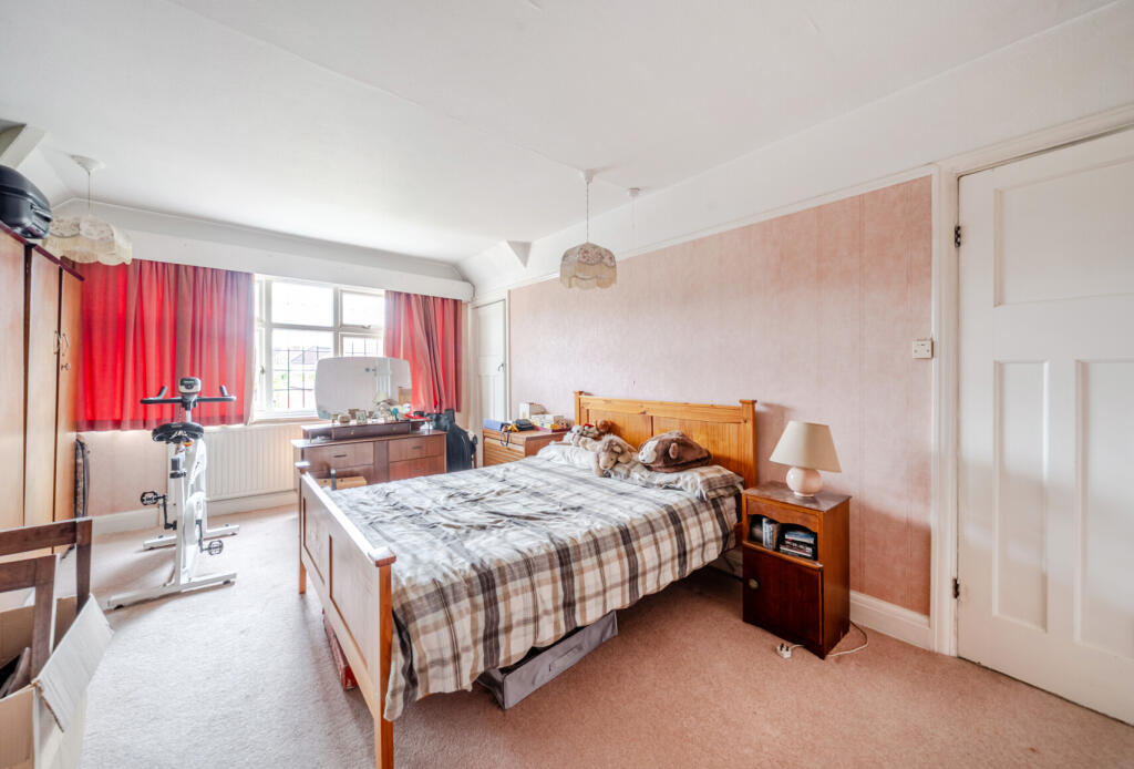 1365470-4-68e9099...