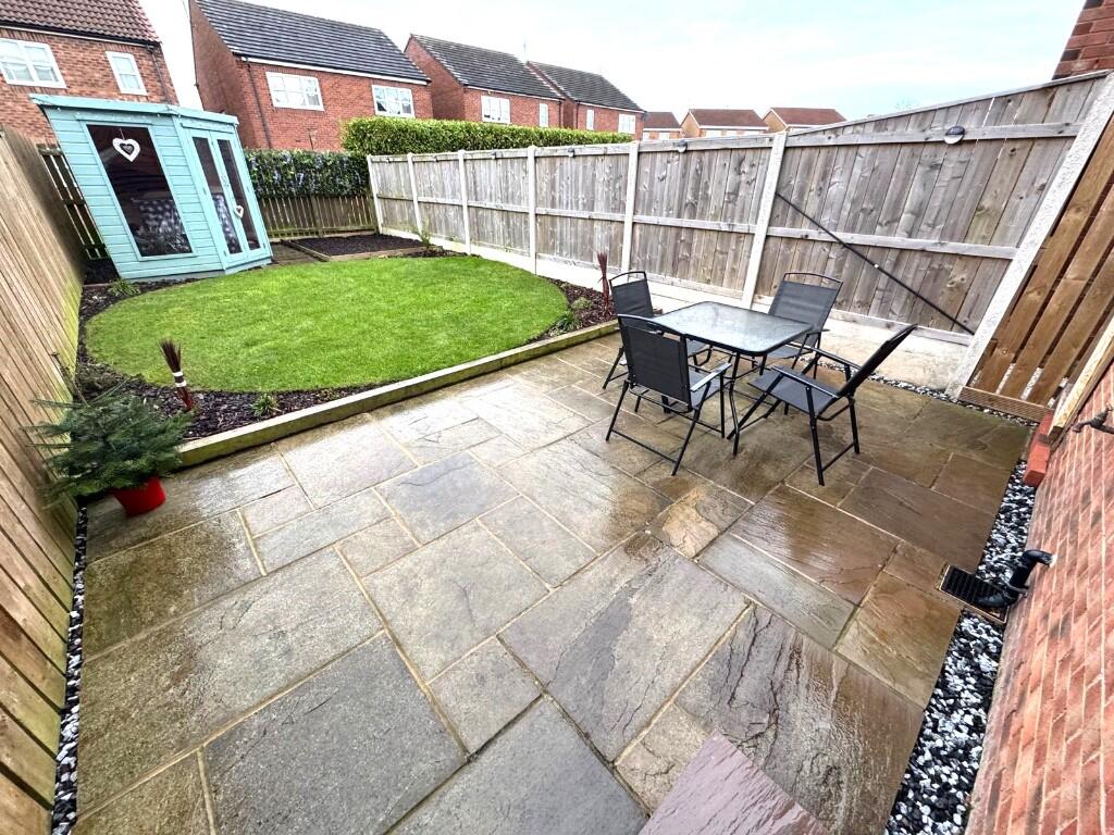 ENCLOSED REAR GARDEN