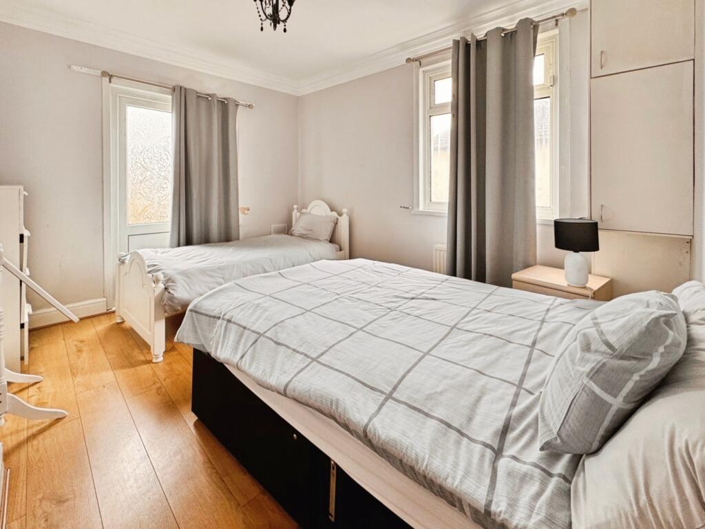 pbox-bedroom-335770.jpg
