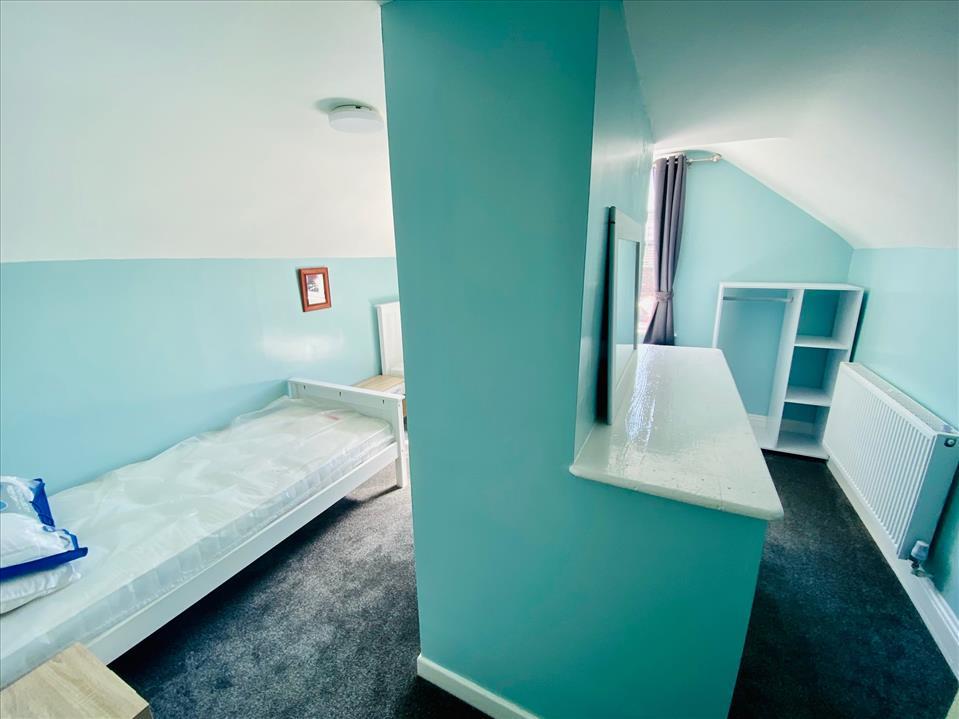 BEDROOM 6