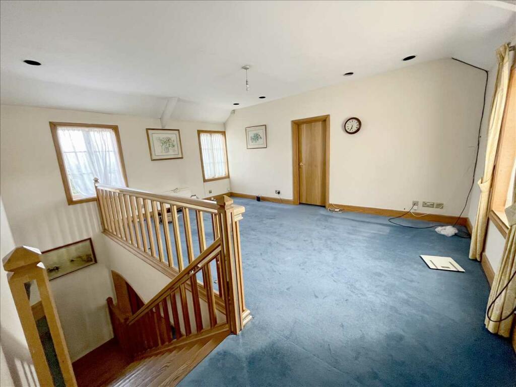 FIRST FLOOR LANDING