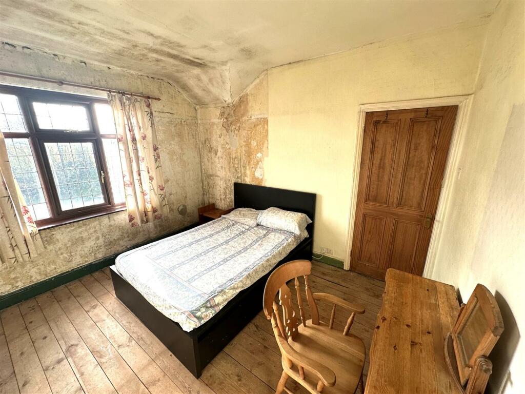 bed 1 2.JPG