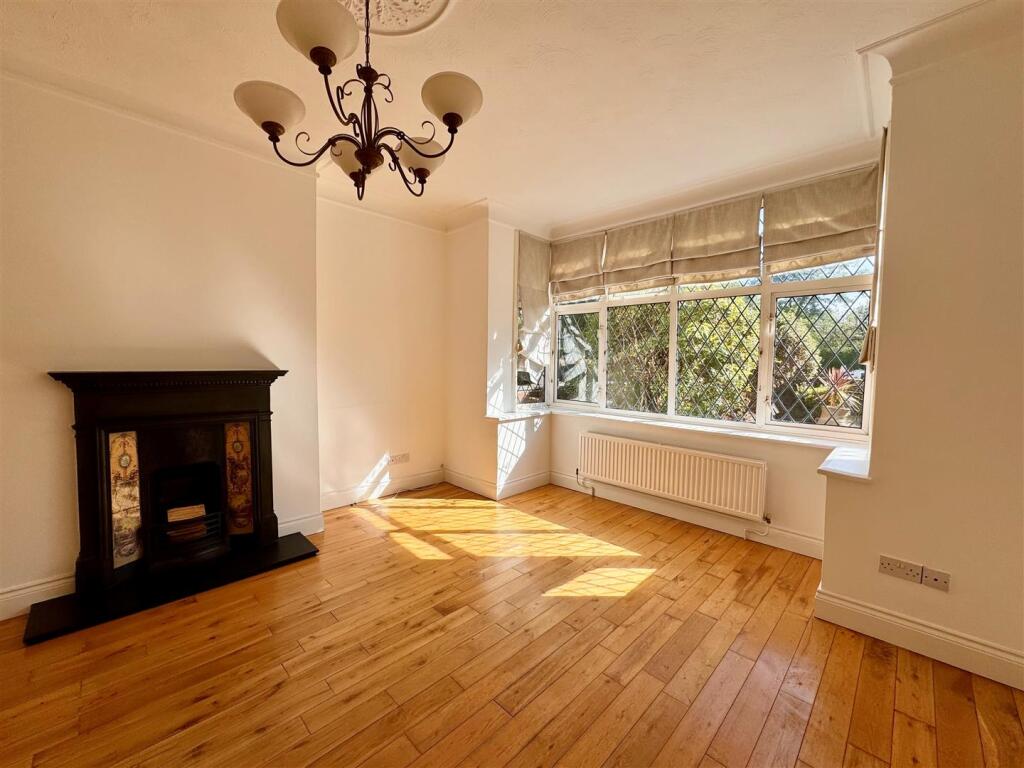 Living Room.jpg