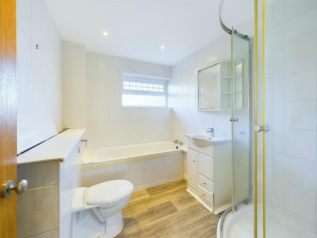 5 - THREE BEDROOM FAMILY HOUSE IN BISHOPSWORTH.jpg