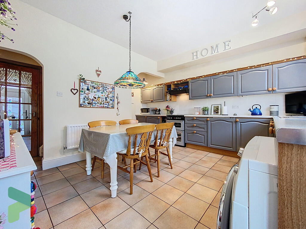 Fitted Dining Kit...