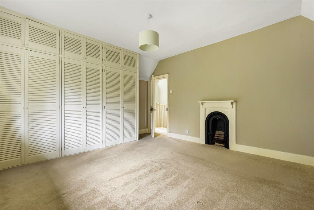 Bedroom 1.jpg