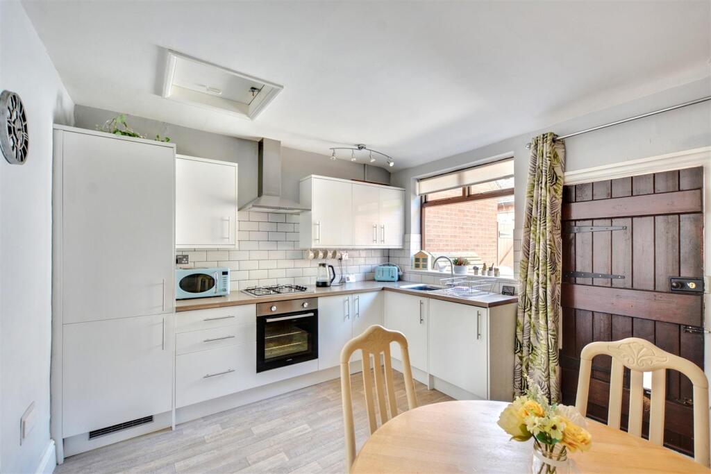 Kitchen_2.jpeg