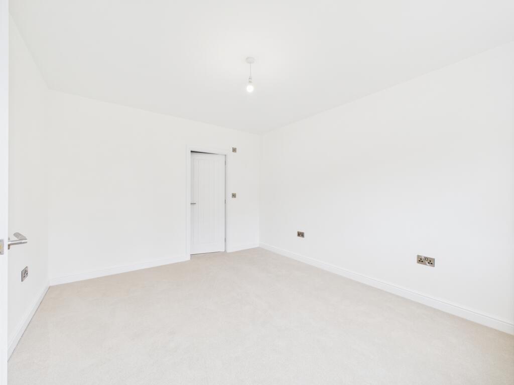 CAM04825G0-PR0117-STILL014