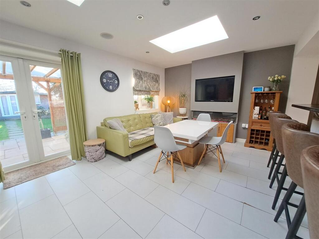 Open Plan Kitchen/Diner/Family room