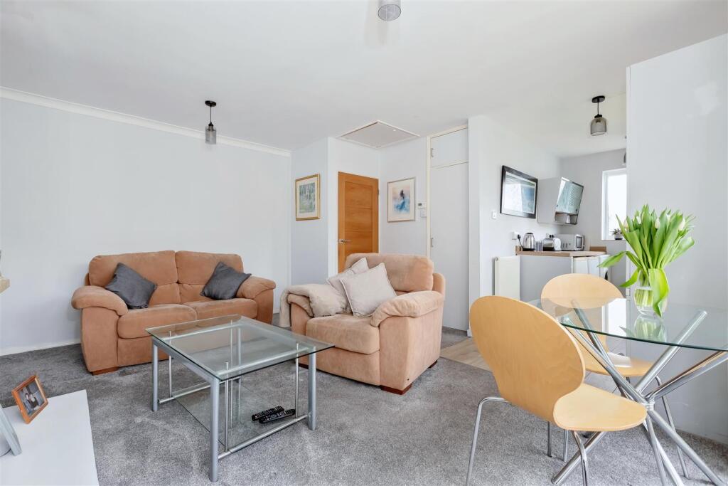 Henfield Close_12.jpg