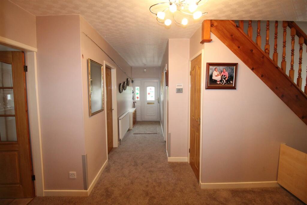 Leach Lane, 86, hallway.JPG
