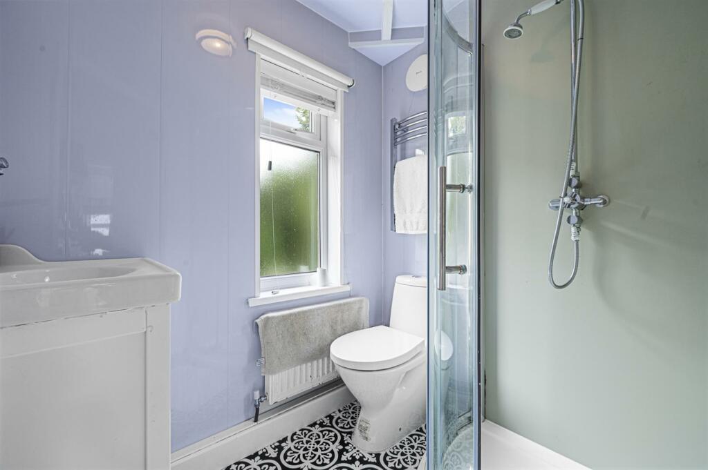 Bedroom One en-suite.jpg