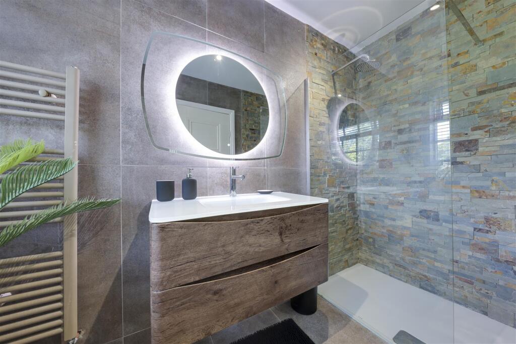En suite 2JPG