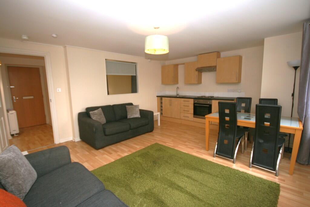 Wallace Street, Bright 2 Bed Part Furnished Apartment, Tradeston - Available 20/10/2025