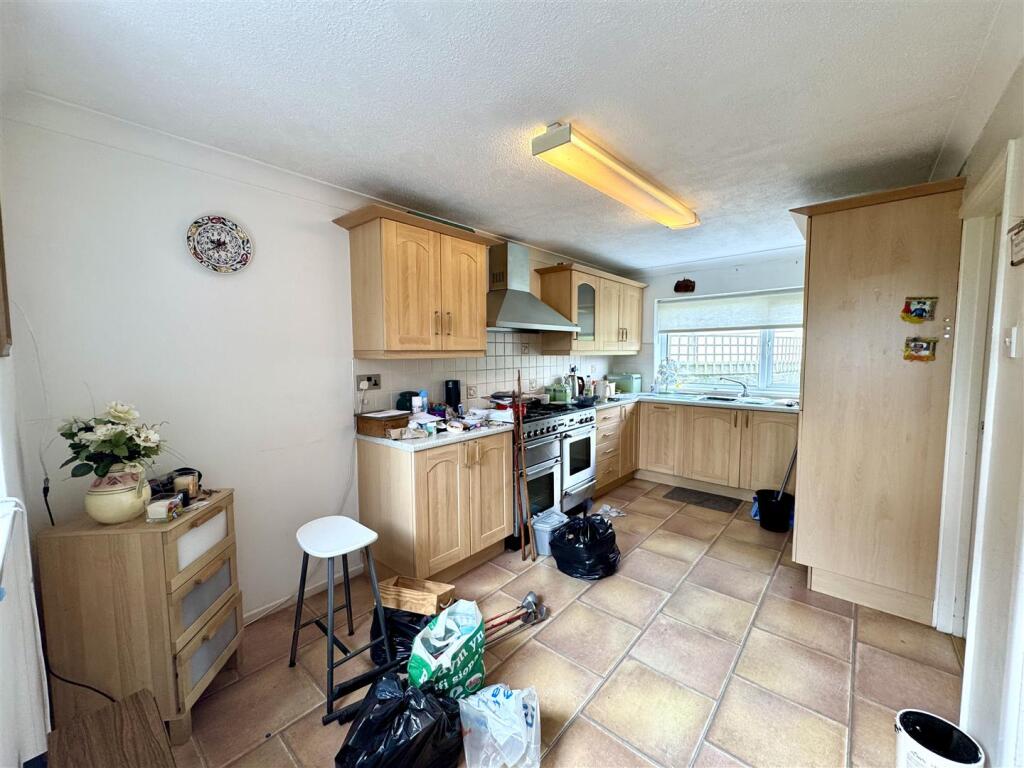 KITCHEN/BREAKFAST ROOM