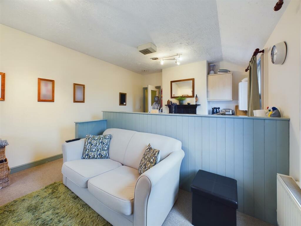 Flat 5 Open Plan Kitchen/ Living Room